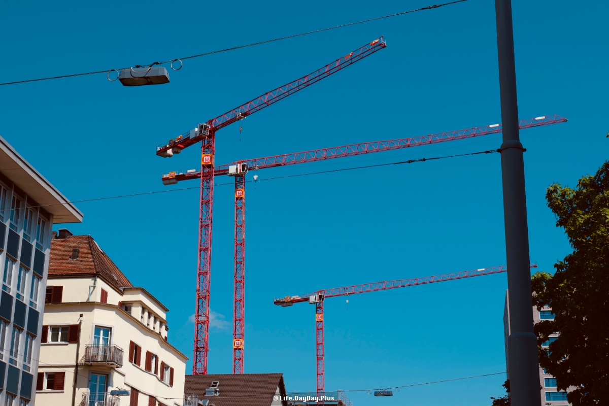 Lifting Machine under Sky