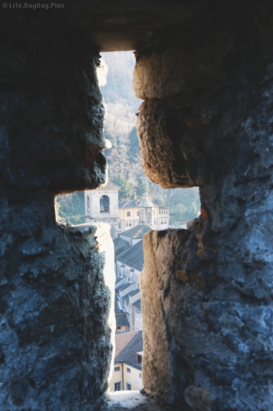 城堡上的十字架开口