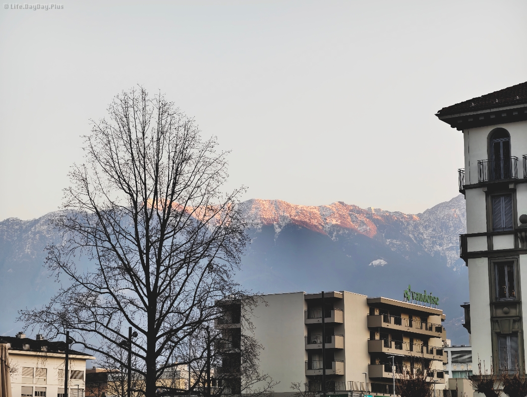 从洛迦诺看向雪山